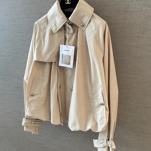 Chanel Short Trench Coat  in Light Beige - Picture 4 of 7
